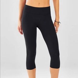 LIKE NEW - Fabletics Salar Capris Black L